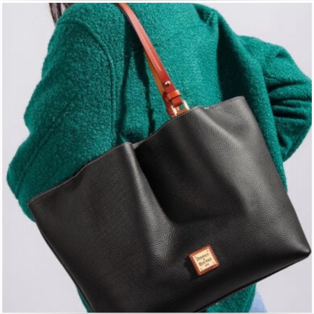 Dooney and Bourke Pebbled Grain Flynn - EUC
